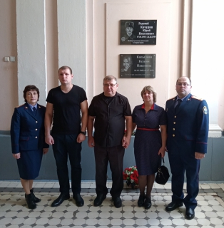 Сотрудники следственного управления приняли участие в открытии мемориальной доски Ксении Копыловой